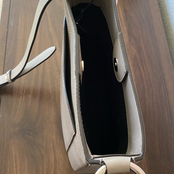 REBECCA Minkoff Crossbody Leather Bag. - Picture 9 of 15